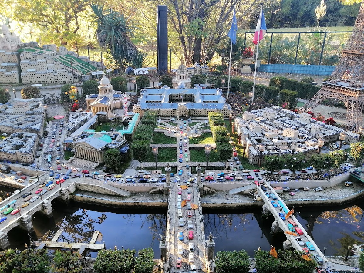 Le petit Paris — 2